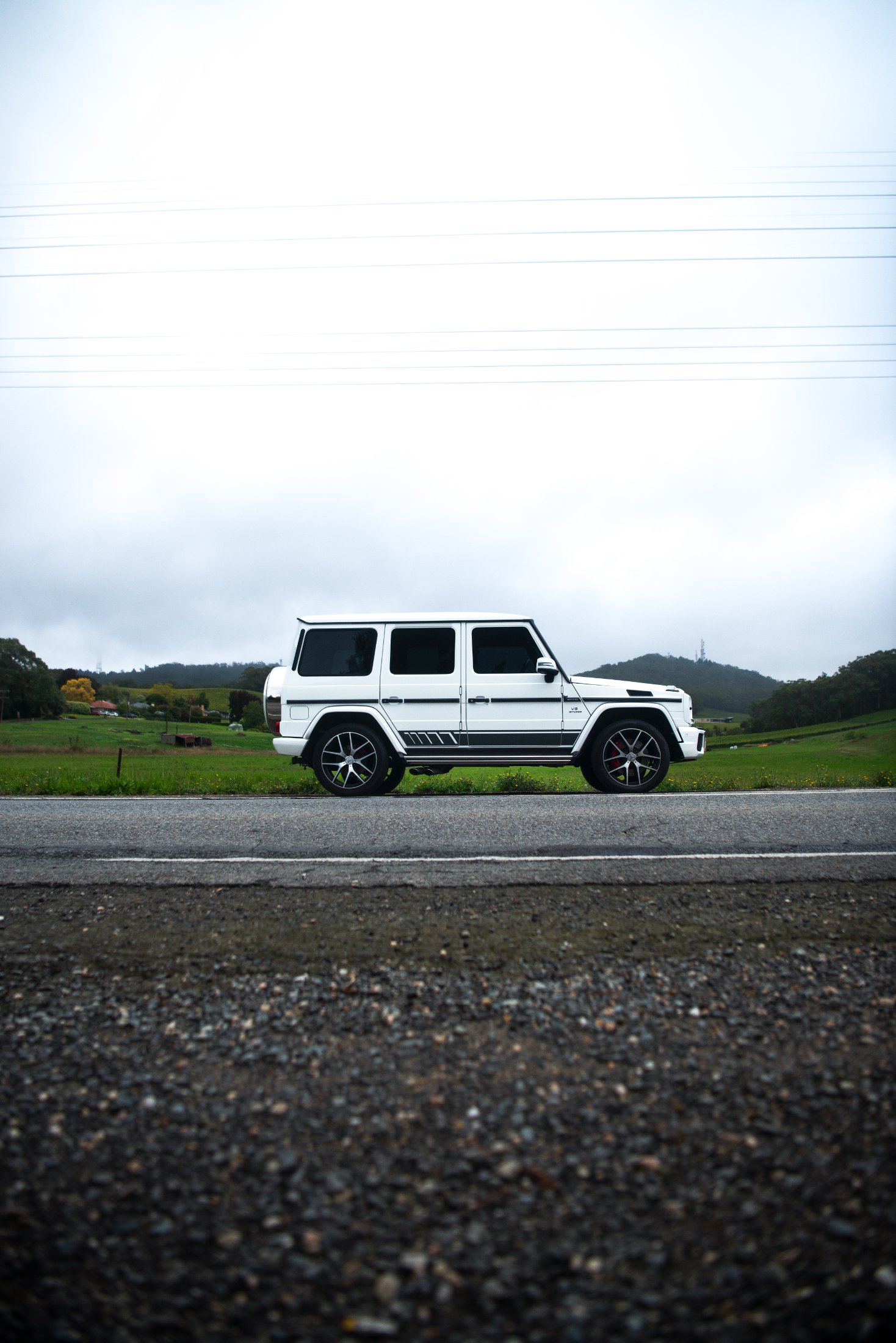 Side profile of the white G-Wagon